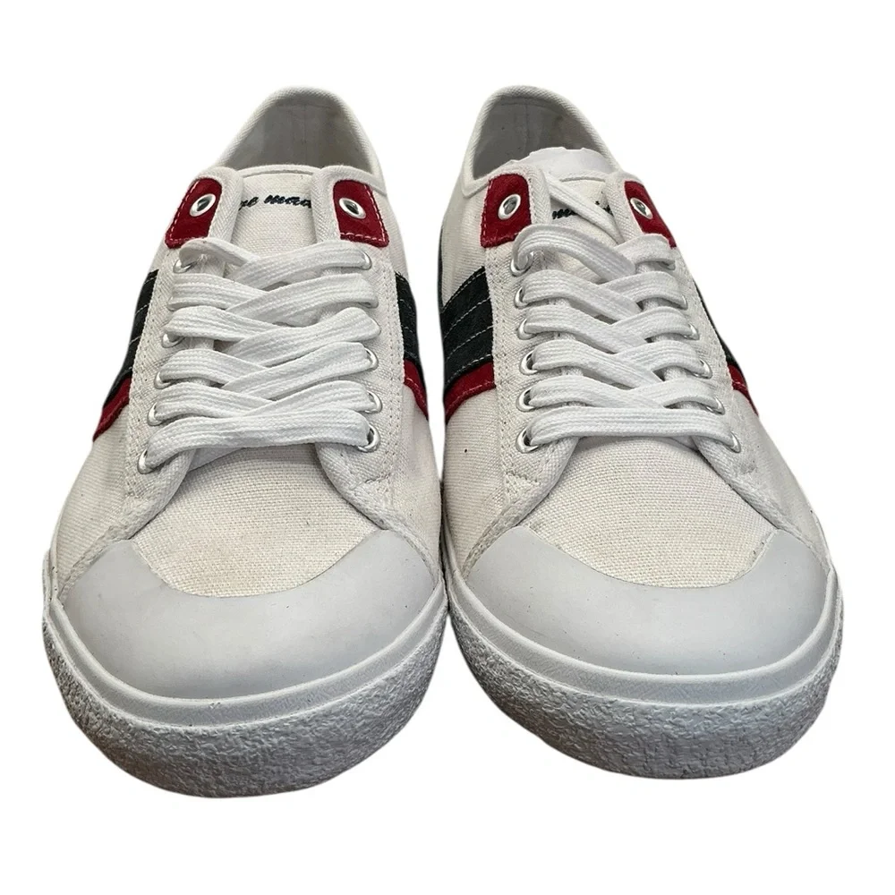 NWT Steve Madden Hernandez White with Black & Red‎ Stripes size 9 M
